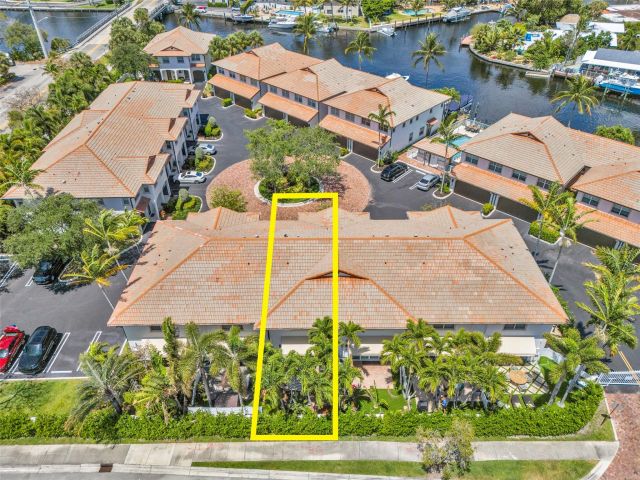 Продажа дома по адресу 1327 SE 3rd Ave 1327 - фото 5980610