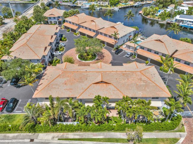 Продажа дома по адресу 1327 SE 3rd Ave 1327 - фото 5980611