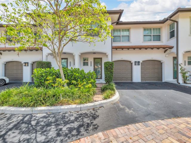 Продажа дома по адресу 1327 SE 3rd Ave 1327 - фото 5980612