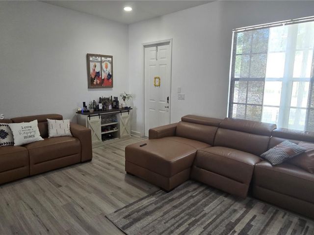 Продажа дома по адресу 531 SW 147th Ave 2-4 - фото 6000027