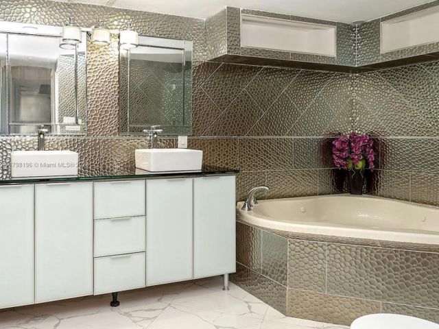 Продажа дома по адресу 2055 Keystone Blvd - фото 5976839