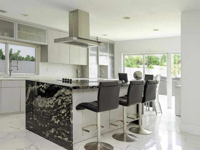 Продажа дома по адресу 2055 Keystone Blvd - фото 5976844