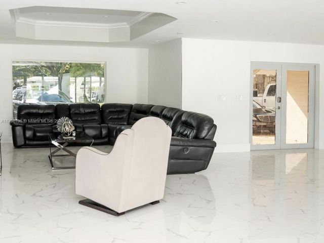 Продажа дома по адресу 2055 Keystone Blvd - фото 5976846