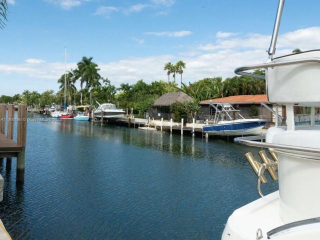 Продажа дома по адресу 2055 Keystone Blvd - фото 5976854