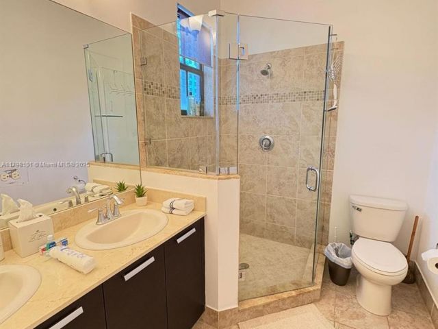 Продажа дома по адресу 5200 NW 83rd Ct - фото 5976457