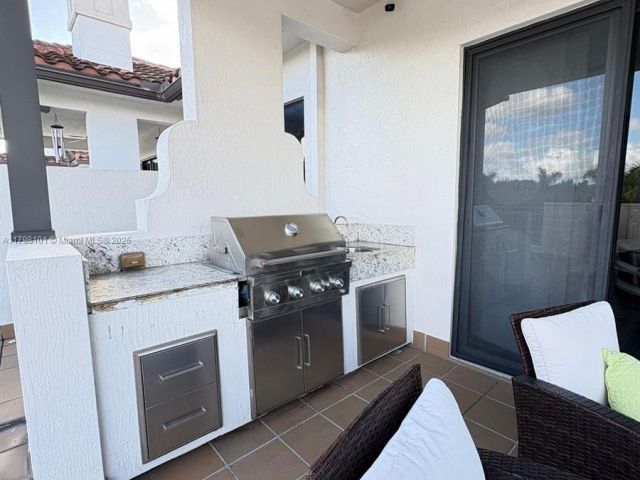 Продажа дома по адресу 5200 NW 83rd Ct - фото 5976458