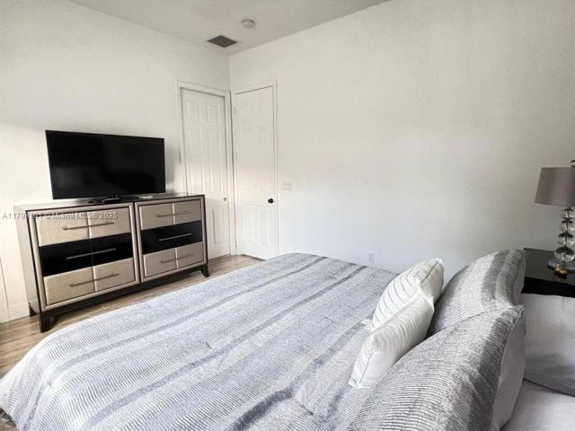 Продажа дома по адресу 5200 NW 83rd Ct - фото 5976459