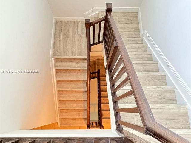 Продажа дома по адресу 5200 NW 83rd Ct - фото 5976464