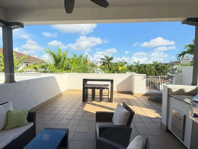 Продажа дома по адресу 5200 NW 83rd Ct - фото 5976468