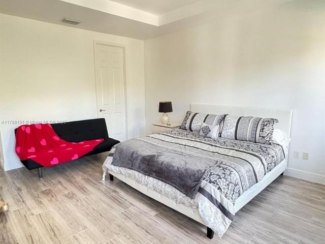 Продажа дома по адресу 5200 NW 83rd Ct - фото 5976471