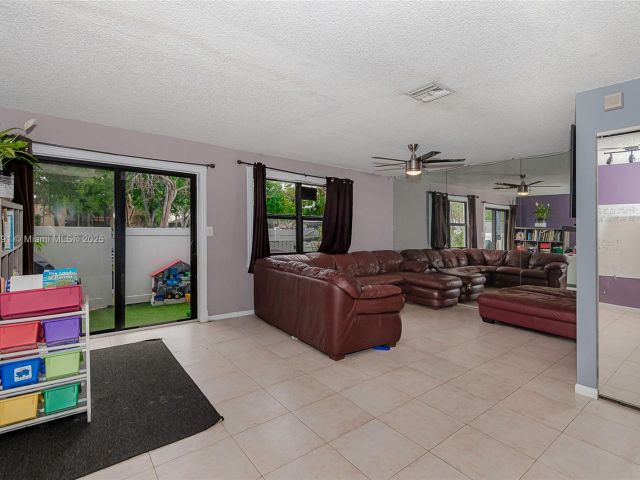 Продажа дома по адресу 11733 NW 11th St - фото 5976861