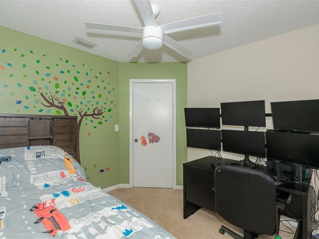 Продажа дома по адресу 11733 NW 11th St - фото 5976862