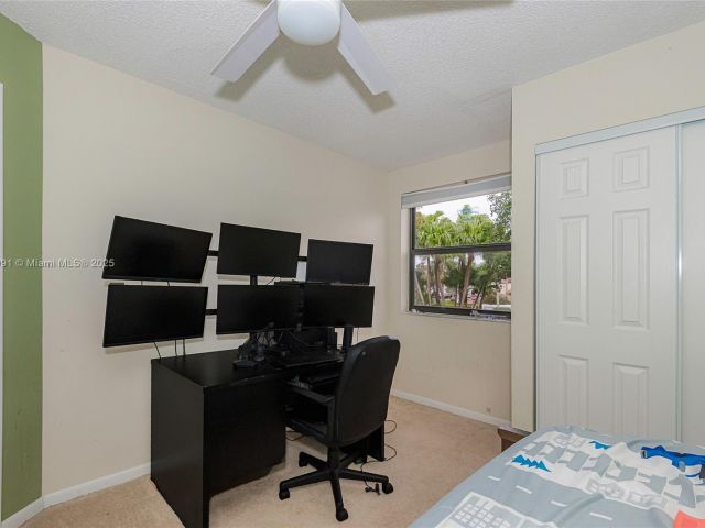 Продажа дома по адресу 11733 NW 11th St - фото 5976863