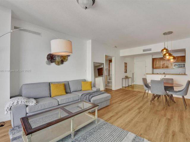 Продажа квартиры #2105W - фото 7431352