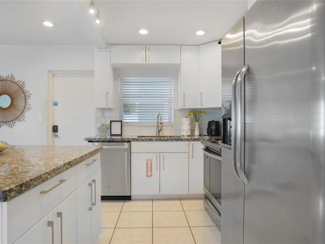 Дом в аренду по адресу 2716 N Ocean Blvd - фото 6003023