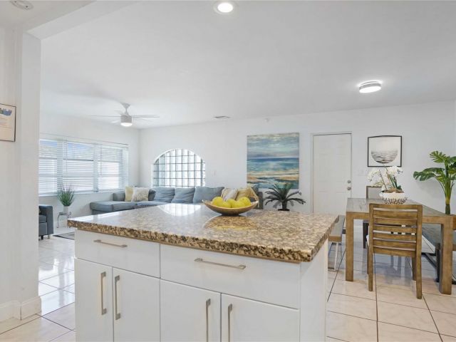 Дом в аренду по адресу 2716 N Ocean Blvd - фото 6003024