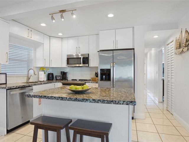 Дом в аренду по адресу 2716 N Ocean Blvd - фото 6003026