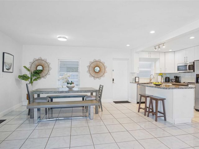 Дом в аренду по адресу 2716 N Ocean Blvd - фото 6003029