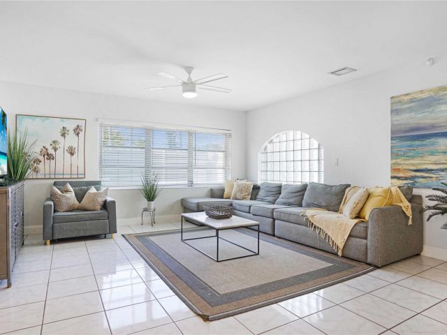 Дом в аренду по адресу 2716 N Ocean Blvd - фото 6003032