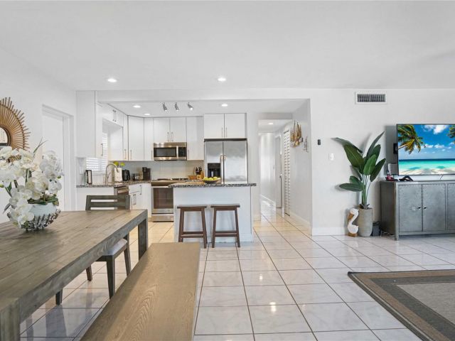 Дом в аренду по адресу 2716 N Ocean Blvd - фото 6003034