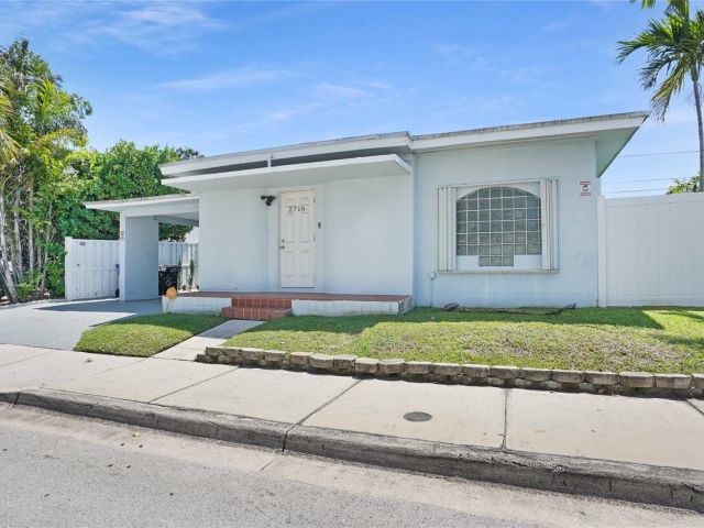 Дом в аренду по адресу 2716 N Ocean Blvd - фото 6003036