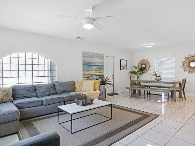 Дом в аренду по адресу 2716 N Ocean Blvd - фото 6003037