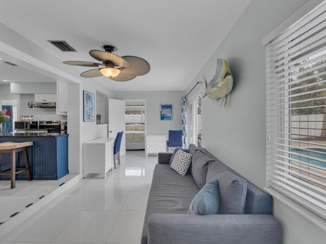 Дом в аренду по адресу 348 SE 18th Avenue - фото 5982749