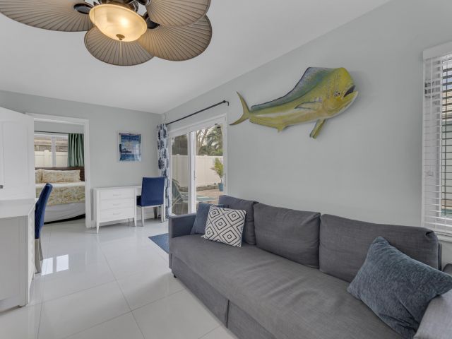 Дом в аренду по адресу 348 SE 18th Avenue - фото 5982750