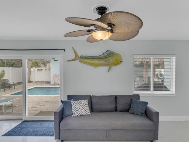 Дом в аренду по адресу 348 SE 18th Avenue - фото 5982751