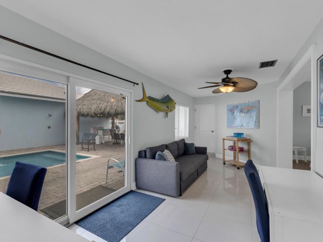 Дом в аренду по адресу 348 SE 18th Avenue - фото 5982752