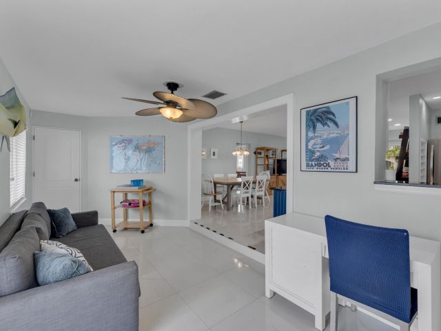 Дом в аренду по адресу 348 SE 18th Avenue - фото 5982753