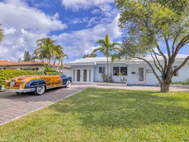 Дом в аренду по адресу 348 SE 18th Avenue - фото 5982760