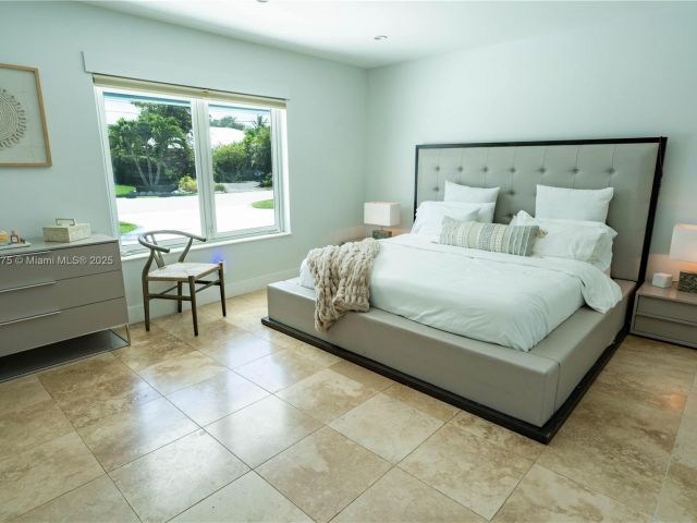 Продажа дома по адресу 2711 NE 57th Ct - фото 5979375