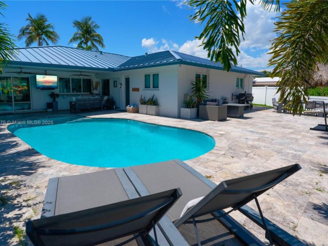 Продажа дома по адресу 2711 NE 57th Ct - фото 5979378