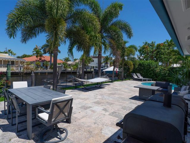 Продажа дома по адресу 2711 NE 57th Ct - фото 5979379