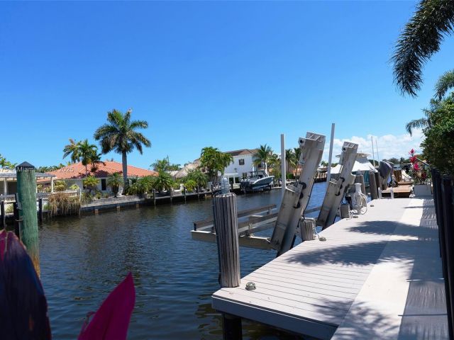 Продажа дома по адресу 2711 NE 57th Ct - фото 5979392