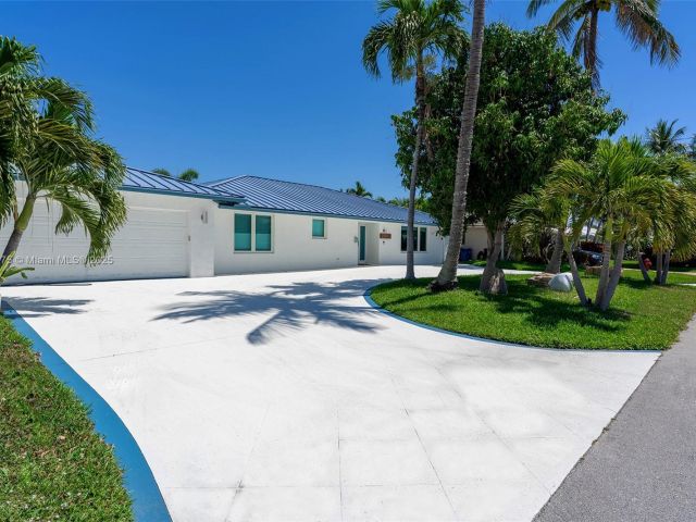 Продажа дома по адресу 2711 NE 57th Ct - фото 5979393