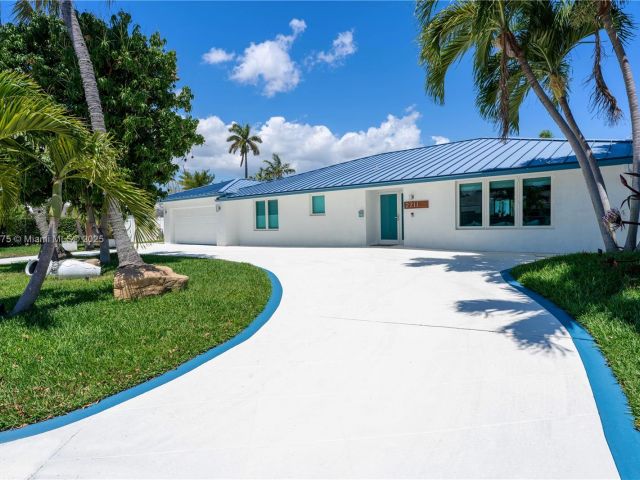 Продажа дома по адресу 2711 NE 57th Ct - фото 5979394