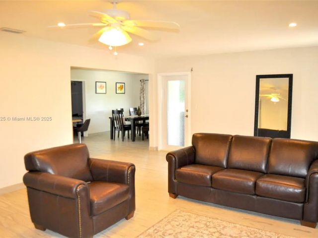 Продажа дома по адресу 5111 NE 15th Ave - фото 5979395