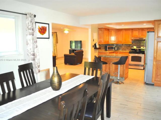 Продажа дома по адресу 5111 NE 15th Ave - фото 5979397