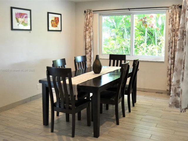 Продажа дома по адресу 5111 NE 15th Ave - фото 5979398