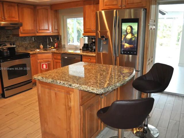 Продажа дома по адресу 5111 NE 15th Ave - фото 5979399