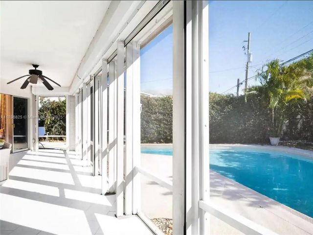 Продажа дома по адресу 5111 NE 15th Ave - фото 5979402