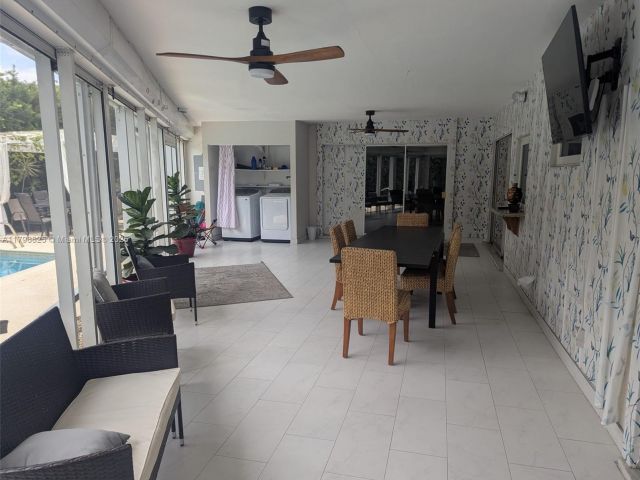 Продажа дома по адресу 5111 NE 15th Ave - фото 5979403