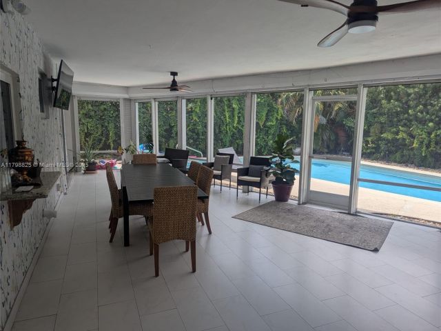 Продажа дома по адресу 5111 NE 15th Ave - фото 5979404