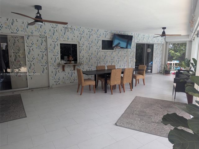 Продажа дома по адресу 5111 NE 15th Ave - фото 5979405