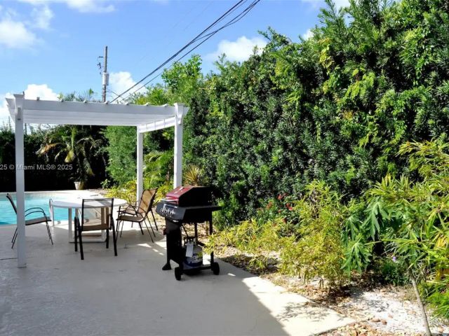 Продажа дома по адресу 5111 NE 15th Ave - фото 5979406