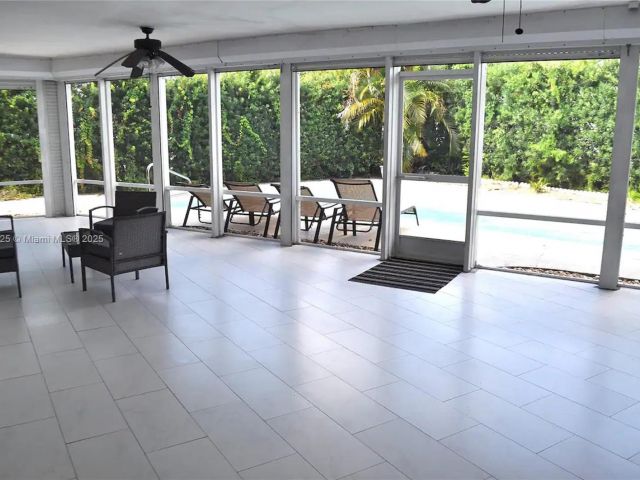 Продажа дома по адресу 5111 NE 15th Ave - фото 5979407