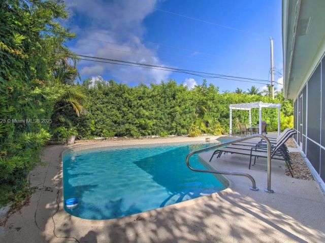 Продажа дома по адресу 5111 NE 15th Ave - фото 5979408