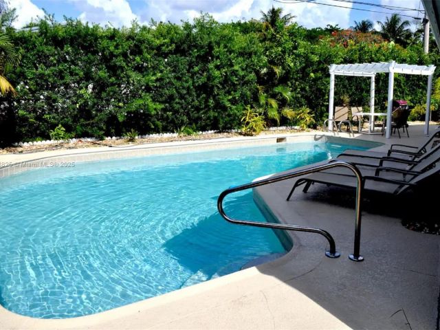 Продажа дома по адресу 5111 NE 15th Ave - фото 5979410